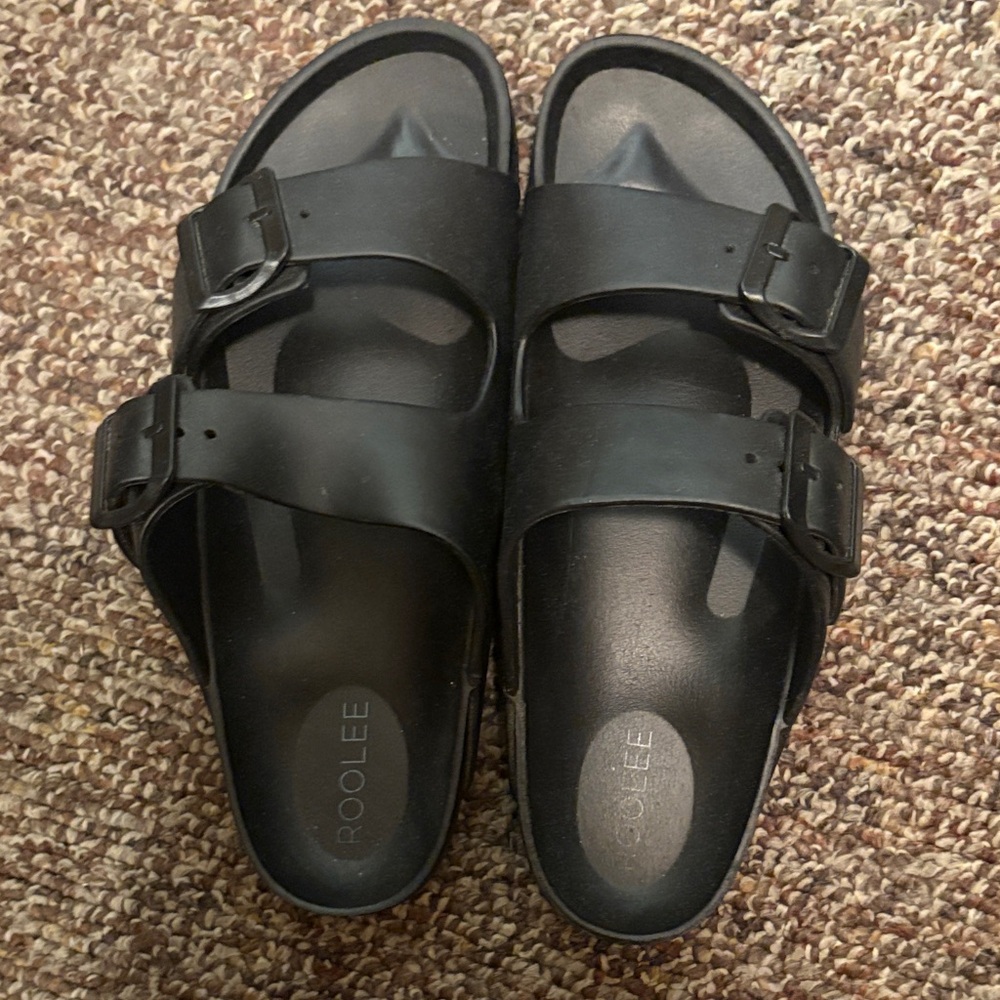 Roolee Black Buckle Strap Summer Everyday Sandals
Size 7